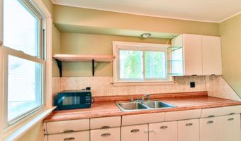 104 Grove Ave, Alma, MI 48801