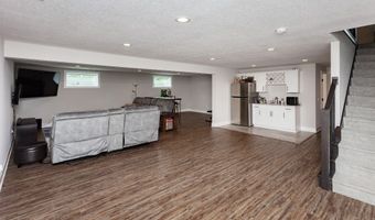 625 Meadow Rd, Adel, IA 50003