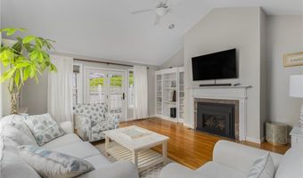 213 Corey Ln 213, Middletown, RI 02842