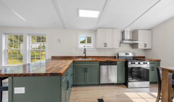 15 1st St, Bourne, MA 02532