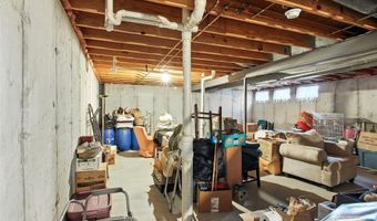 531 Spring Glen Dr, Ballwin, MO 63021