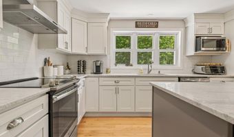 78 Hitching Post Ln, Bedford, NH 03110