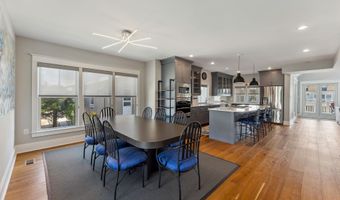 25 W 32nd St, Avalon, NJ 08202