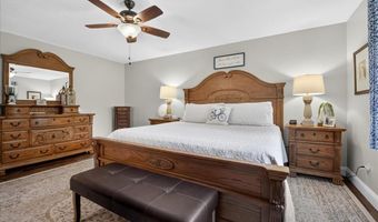 1009 Dutch Mill Dr, Ballwin, MO 63011