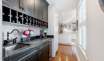 19 Summer St, Bristol, RI 02809