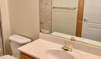 901 N MONROE St 203, Arlington, VA 22201