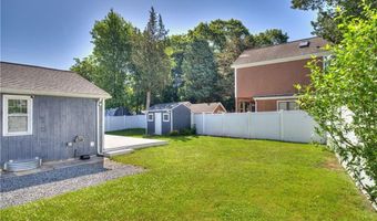 33 Spruce Ln, Bristol, RI 02809