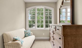 5606 WILSON Ln, Bethesda, MD 20814