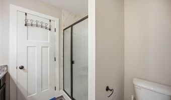 706 NE Country Meadow Dr, Ankeny, IA 50021