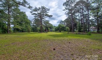 589 White Pines Cir, Camden, SC 29020