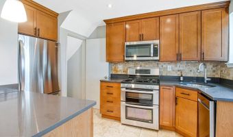 3763 KELLER Ave #111, Alexandria, VA 22302