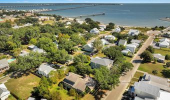 119 Washington St, Bay St. Louis, MS 39520