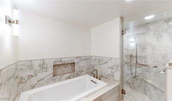 563 E Acadia Pt, Aurora, OH 44202