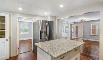 6437 HOLYOKE Dr, Annandale, VA 22003