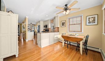 16 Gibbs Rd, Amity Harbor, NY 11701