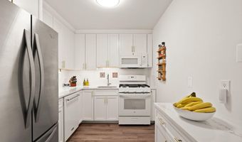 4977 BATTERY Ln 1-711, Bethesda, MD 20814