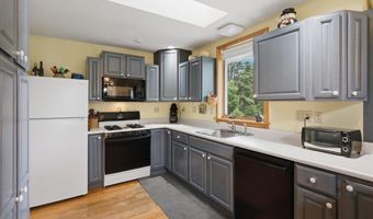 405 Old W Rd, Arlington, VT 05250