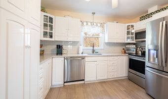 2 Greenview Rd, Brookfield, CT 06804