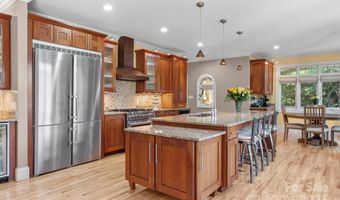 11 Hearthstone Dr, Asheville, NC 28803