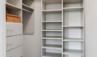 4950 BRENMAN PARK Dr 308, Alexandria, VA 22304
