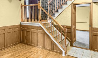 6 Westchester Dr, Albany, NY 12205