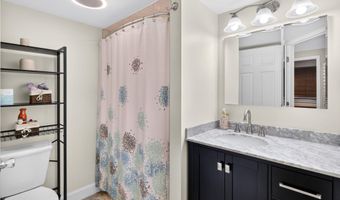 33 Hawthorne Ct, Albany, NY 12211
