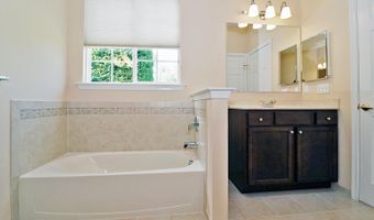 3 Battery Ct, Barnegat, NJ 08005