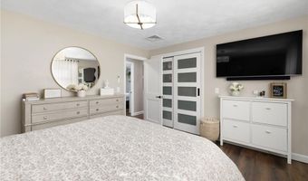 54 Salem Ave, Cranston, RI 02920