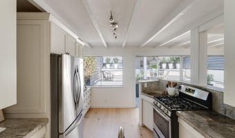 221 Highland Dr, Aptos, CA 95003