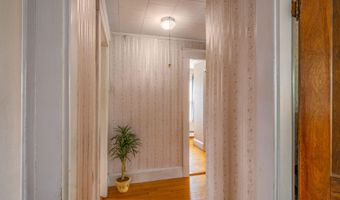 744 Hammond St, Bangor, ME 04401