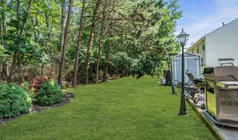 18 Foxmoor Ln, Bayville, NJ 08721