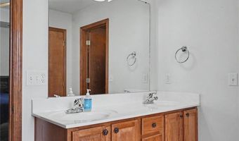 928 Bluestem Dr, Baldwin City, KS 66006