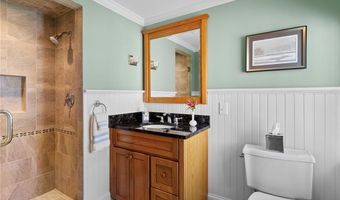 51 Ayrault St, Newport, RI 02840
