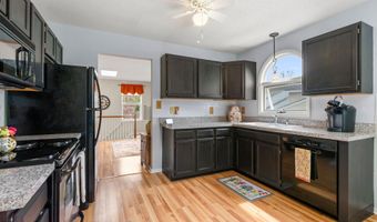 37 Wicken Sq, Albany, NY 12205