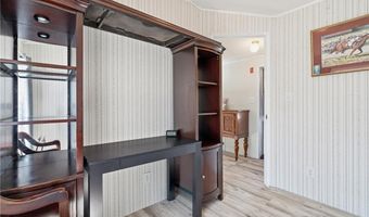 27 Woodward Rd, Lincoln, RI 02865