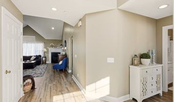 617 Eaton Dr, Aurora, OH 44202