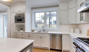 6410 WINNEPEG Rd, Bethesda, MD 20817
