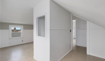 37 Reservoir Rd, Middletown, RI 02842