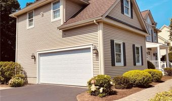 9 Elizabeth Dr, Lincoln, RI 02865