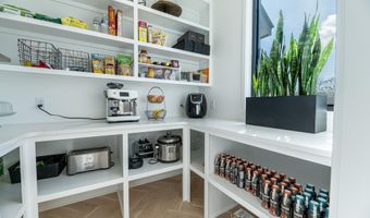 5044 Hickory Pointe Woods SE, Ada, MI 49301