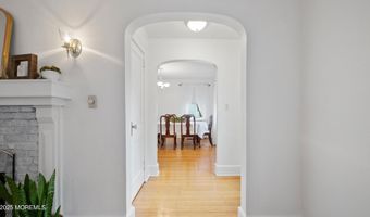 125 Eighth St, Belford, NJ 07718