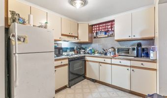 147 W 52nd St, Bayonne, NJ 07002