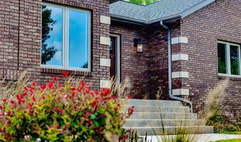 305 NE 54th St, Ankeny, IA 50021