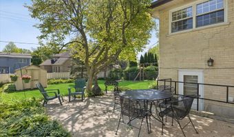 827 N Douglas Ave, Arlington Heights, IL 60004