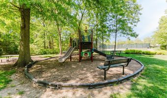 24588 BYRNE MEADOW Sq 302, Aldie, VA 20105