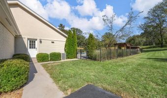 74 Meadowbrook Country Clb, Ballwin, MO 63011