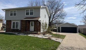 527 Village Ct, Altoona, IA 50009