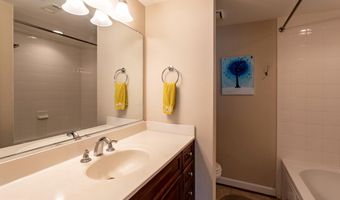 4193 S FOUR MILE RUN Dr 202, Arlington, VA 22204