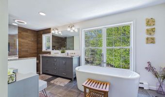 40 Meadow Dr, Bar Harbor, ME 04609