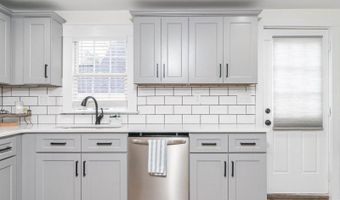 412 1st St, Apex, NC 27502